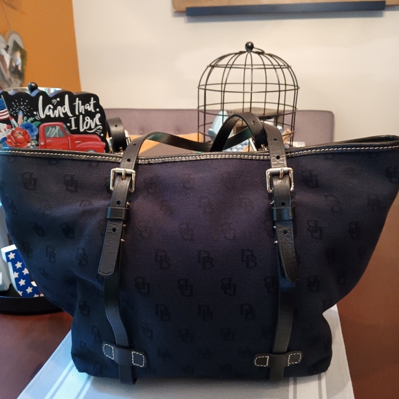Dooney and Bourke Tote - Picture 1 of 6